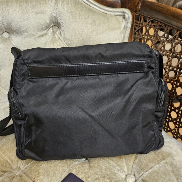 (SOLD)Authentic Prada nylon cargo / messnger bag - Picture 2 of 13